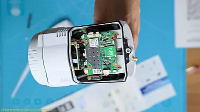 Blick Store P1064: SIM-Slot und SD-Slot