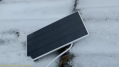 Solarzelle im Schnee