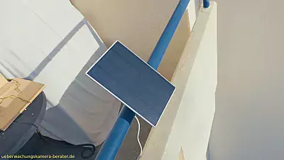 AOSU Solar Überwachungskamera Solarzelle am Balkongeländer